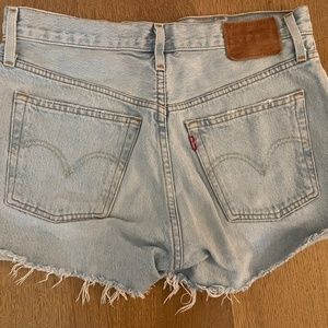 Levis 501 Jean Shorts 26